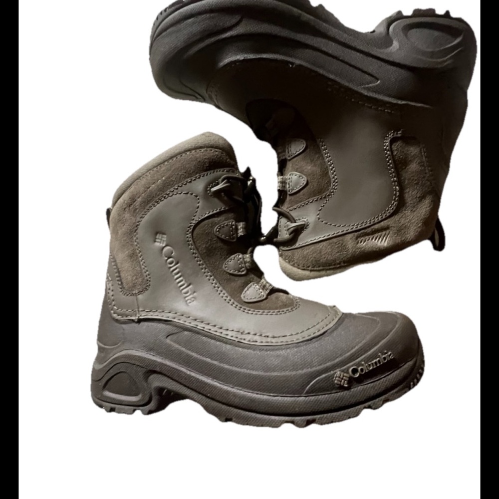 Columbia greyish brown size 5 youth high top lace up waterproof winter boots!